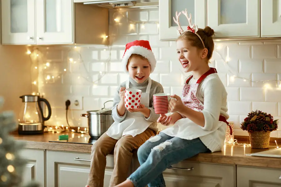 Holiday Family Fun: 13 Low-Cost Ideas